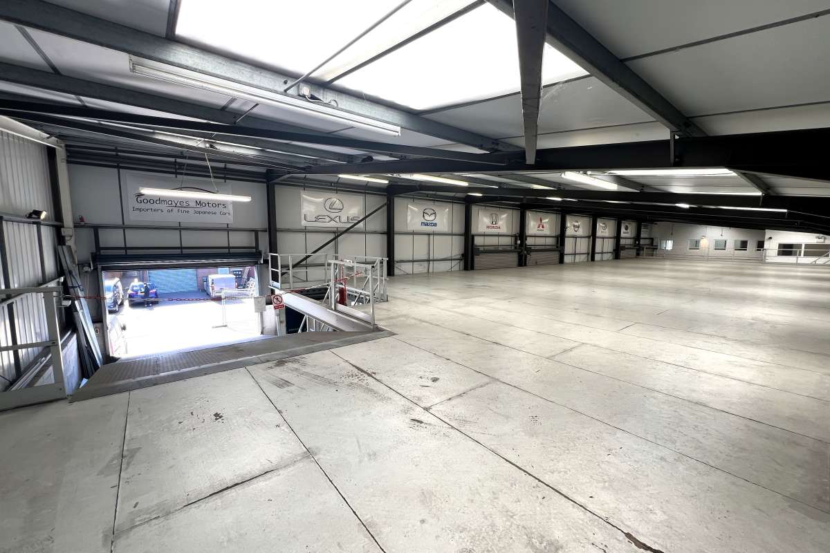 Industrial Unit in South Ockendon - photo 3