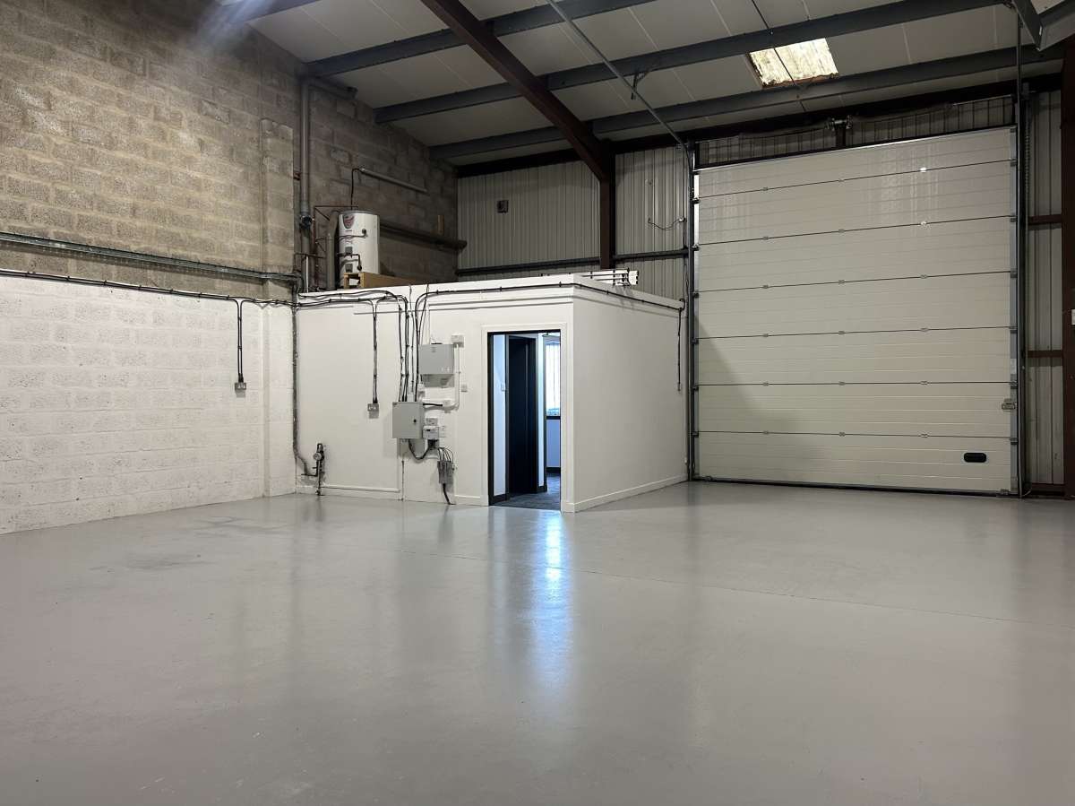 Industrial Unit in Altens Industrial Estate - photo 3