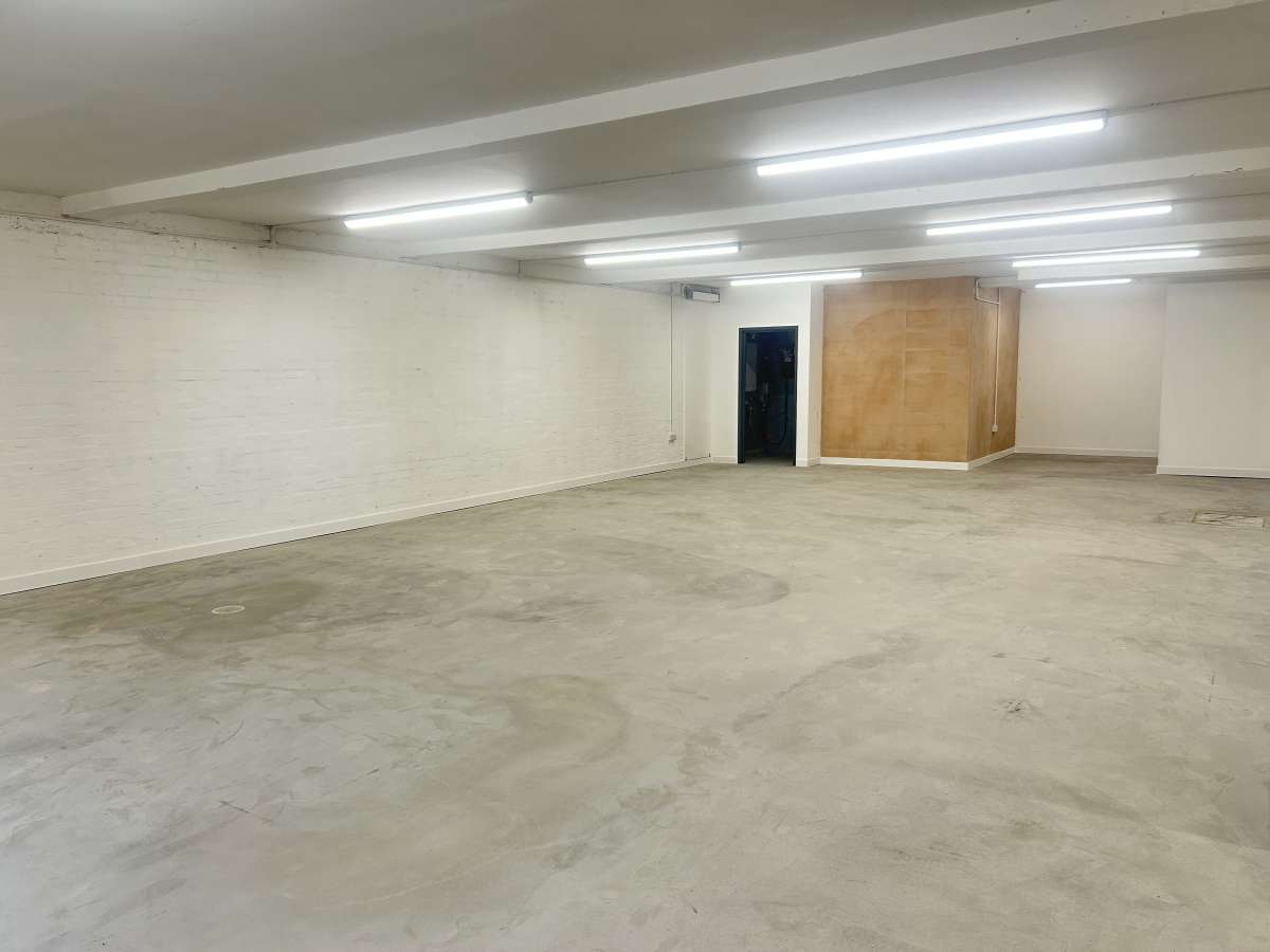 Industrial Unit in Tewkesbury - photo 2