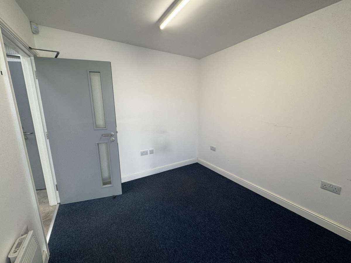 Industrial Unit in Peterborough - photo 4
