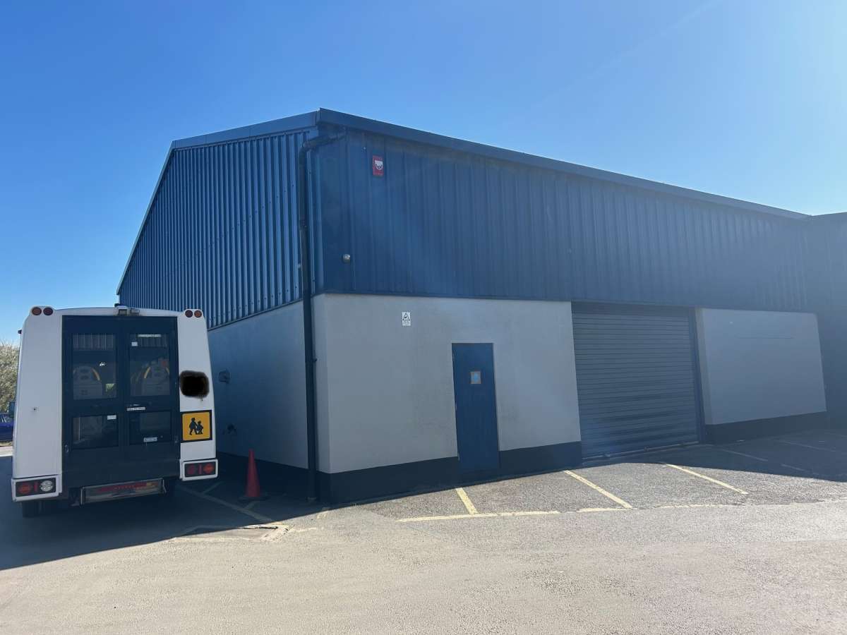 Industrial Unit in Kingsbridge - photo 2