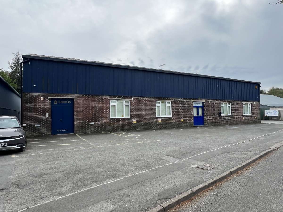 Industrial Unit in Kingsbridge - photo 3