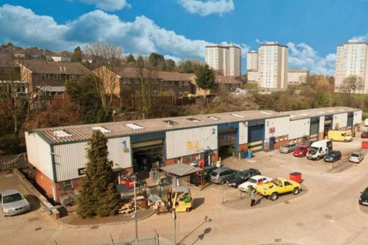 Industrial Unit in Northend Trading Estate - photo 4