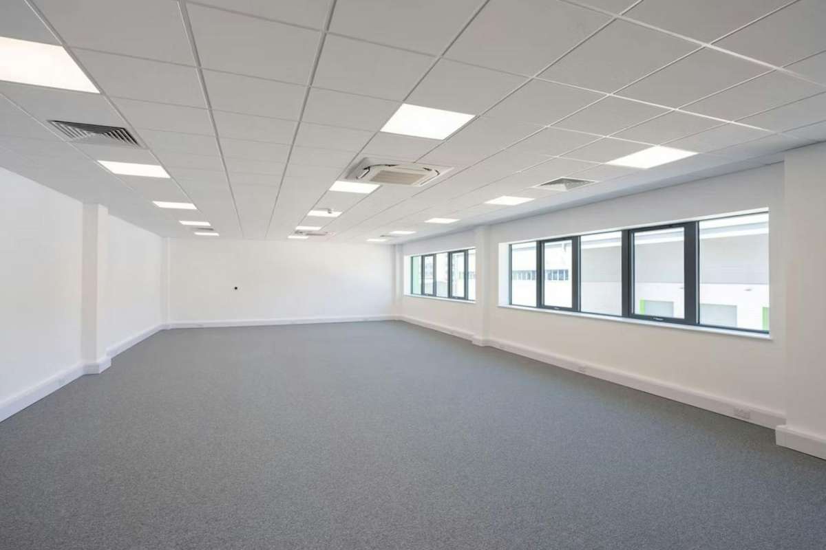 Industrial Unit in Dagenham - photo 2