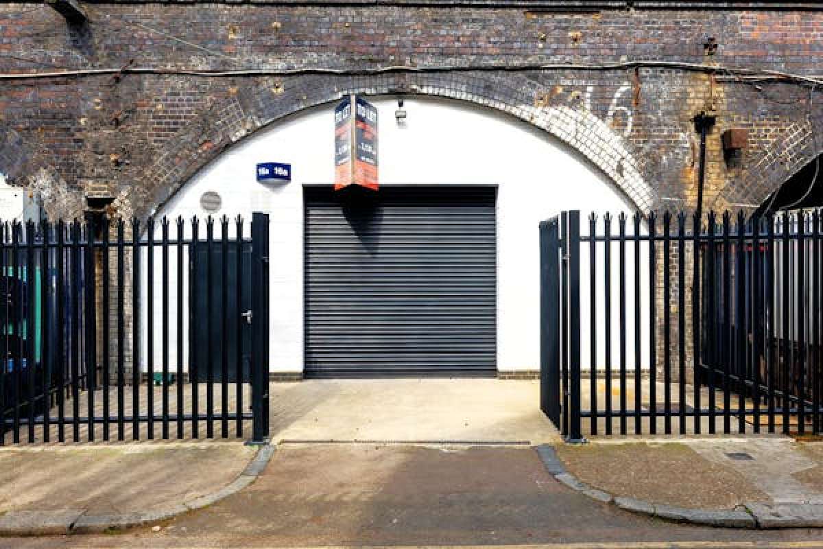 Industrial Unit in London - photo 2