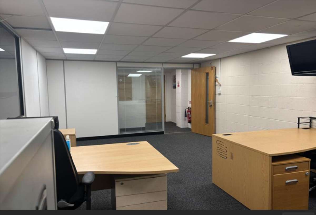 Industrial Unit in Porte Marsh Industrial Estate - photo 3