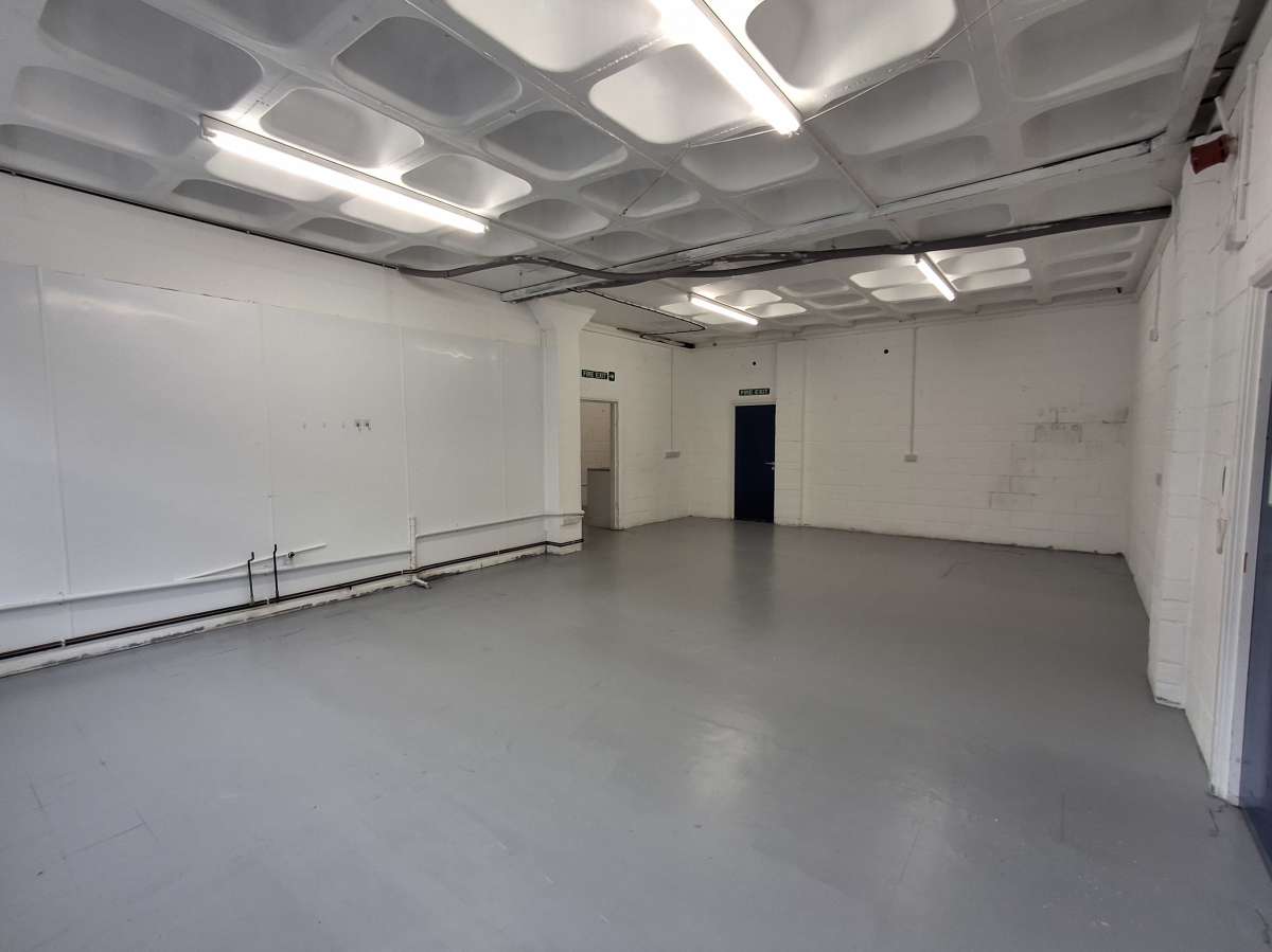 Industrial Unit in Hove - photo 2