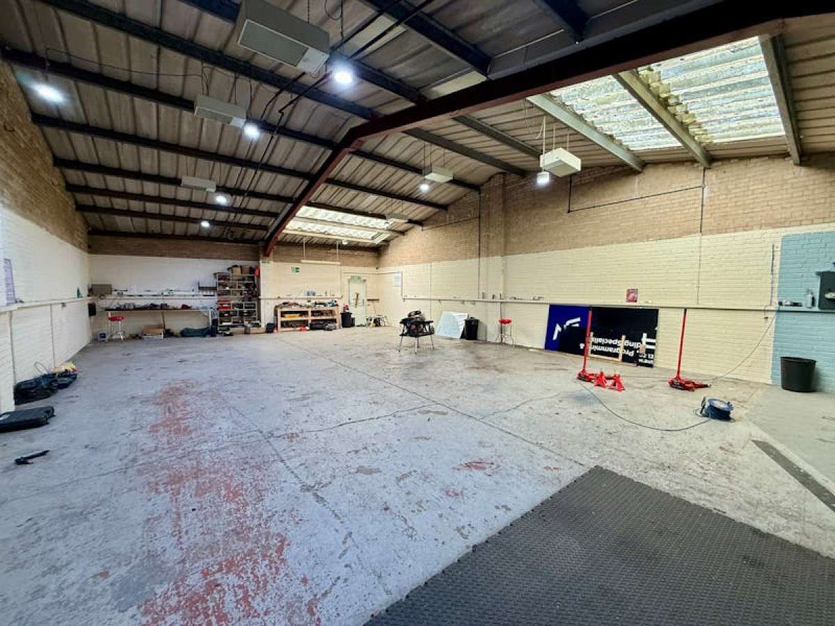 Industrial Unit in Wimborne - photo 3