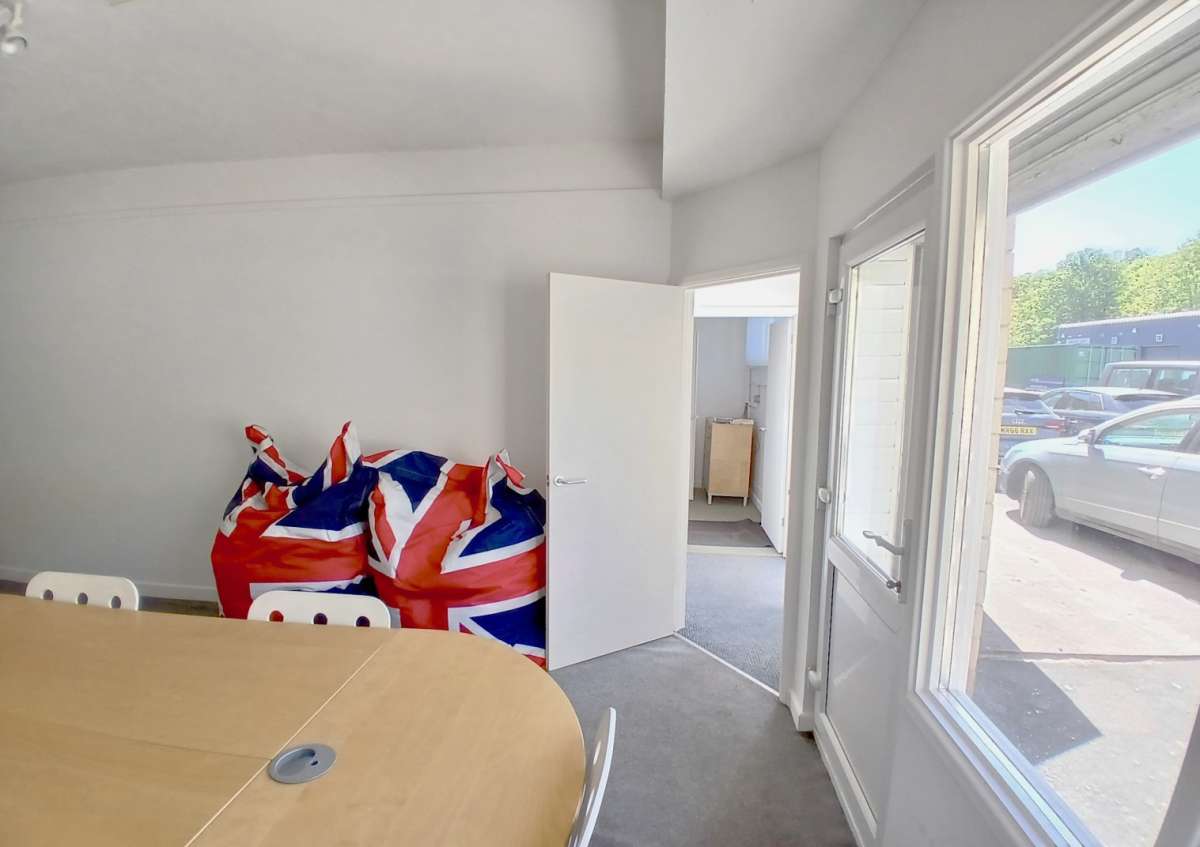 Industrial Unit in Bath - photo 4