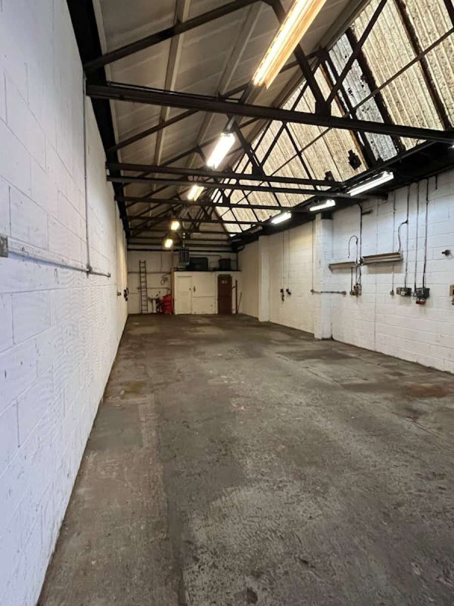 Industrial Unit in London - photo 2