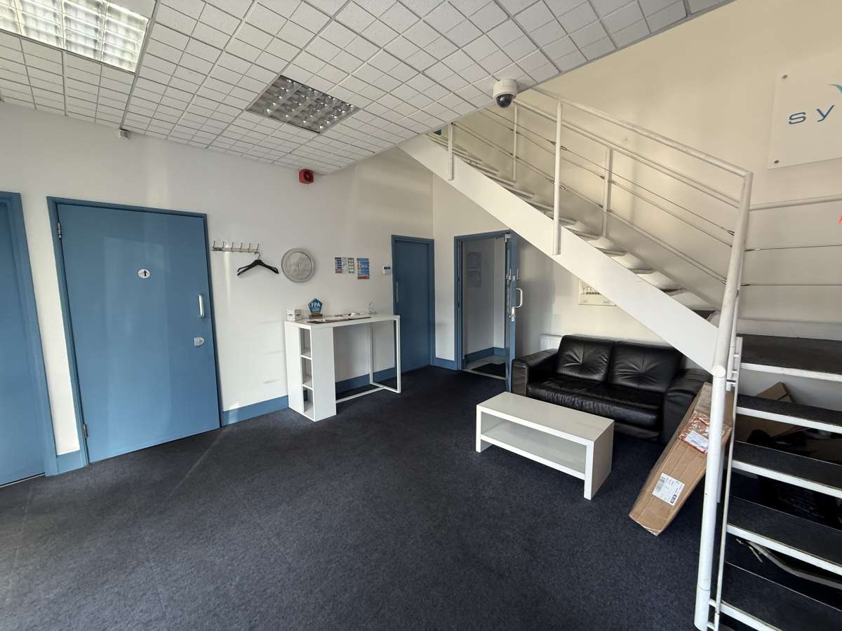 Industrial Unit in Harlow - photo 4