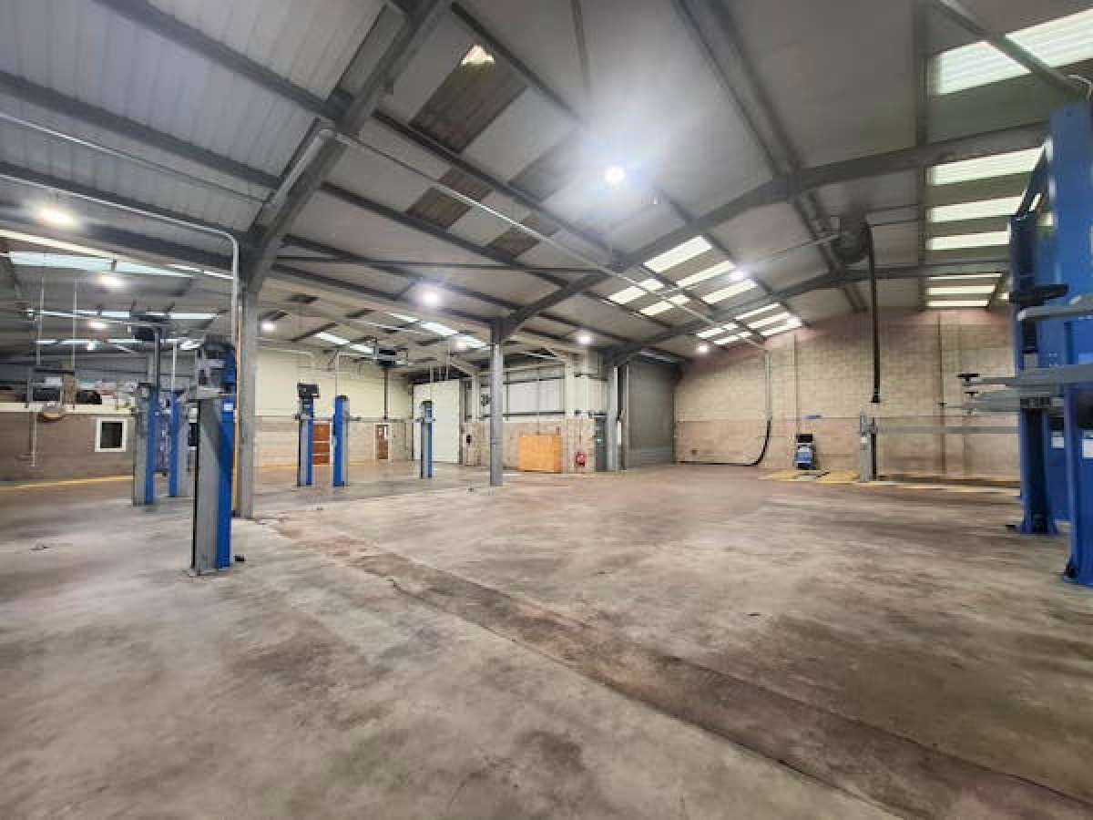 Industrial Unit in Bromsgrove - photo 2