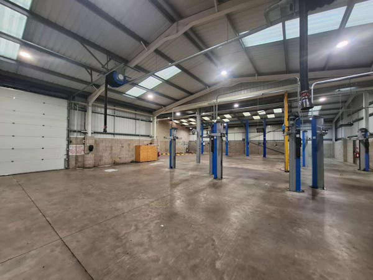 Industrial Unit in Bromsgrove - photo 3