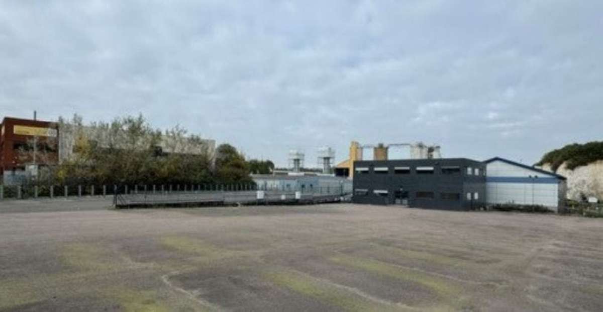 Industrial Unit in Grays - photo 3