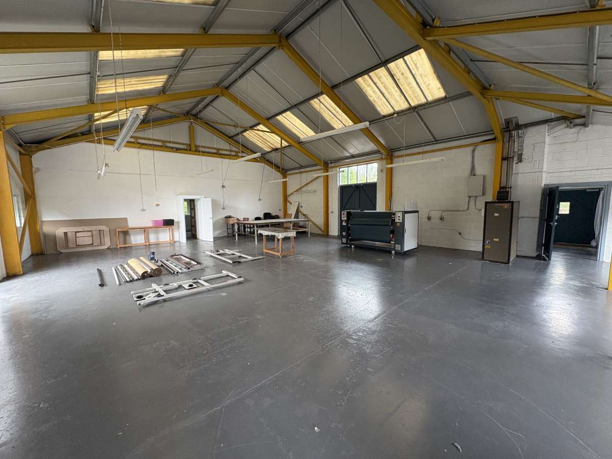 Industrial Unit in Romsey - photo 2