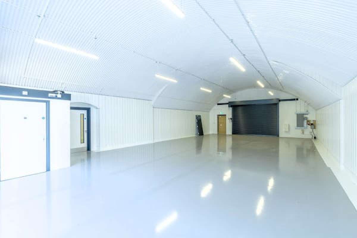 Industrial Unit in London - photo 4