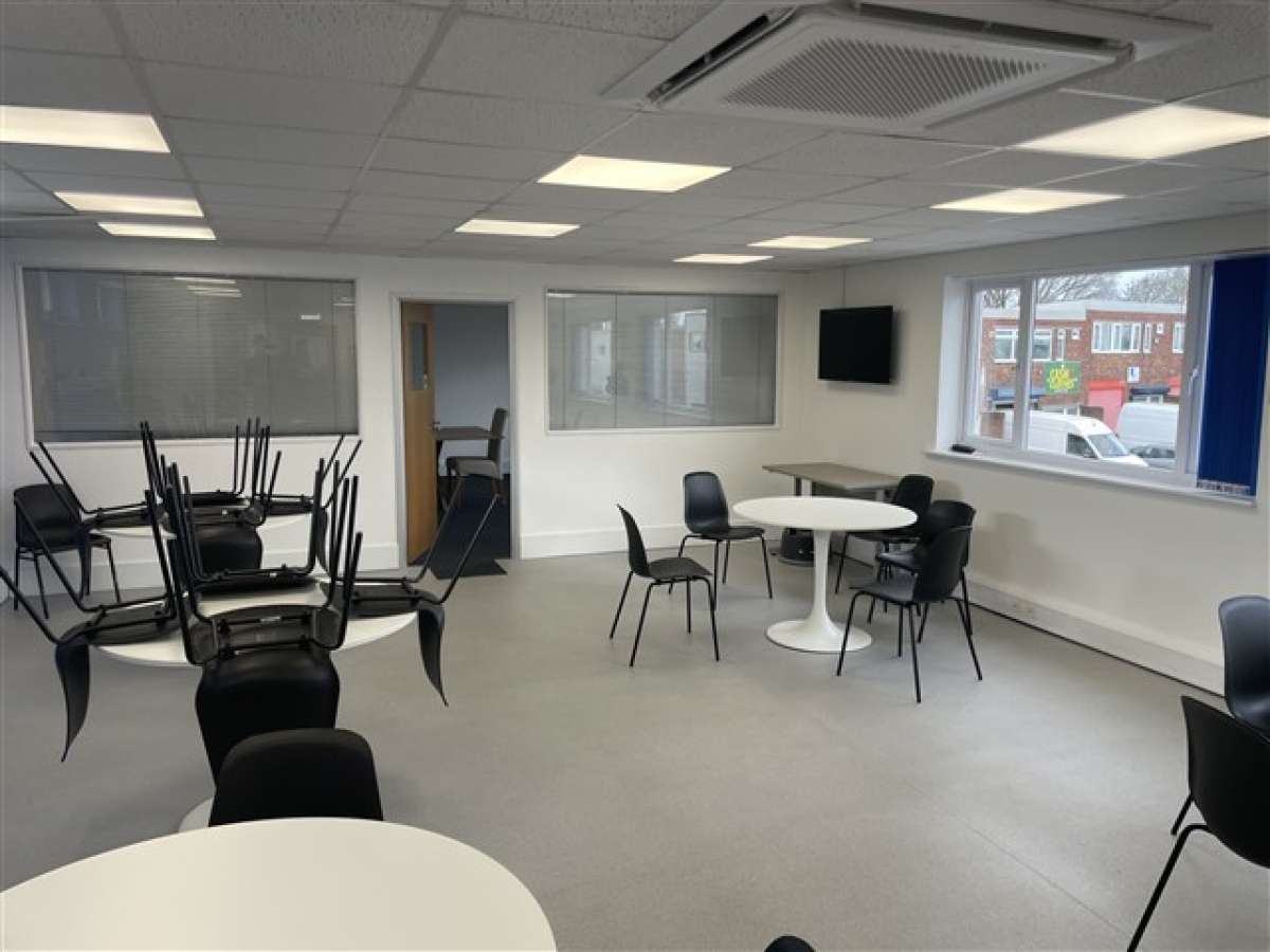Industrial Unit in Waterlooville - photo 4