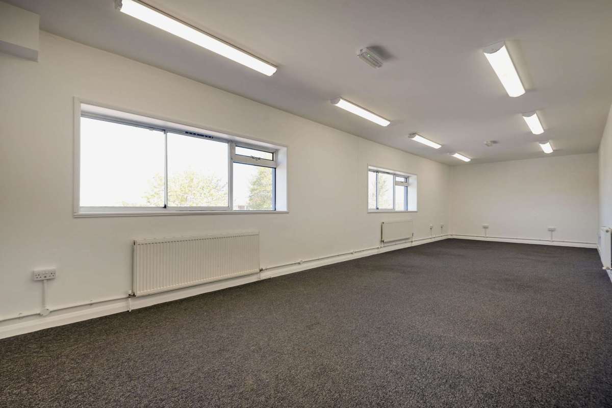 Industrial Unit in Bognor Regis - photo 3