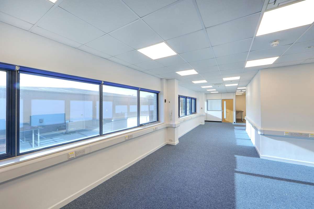 Industrial Unit in West Thurrock - photo 3