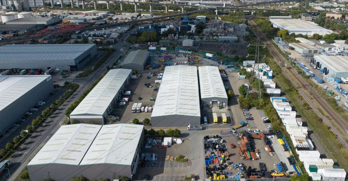 Industrial Unit in Grays - photo 2