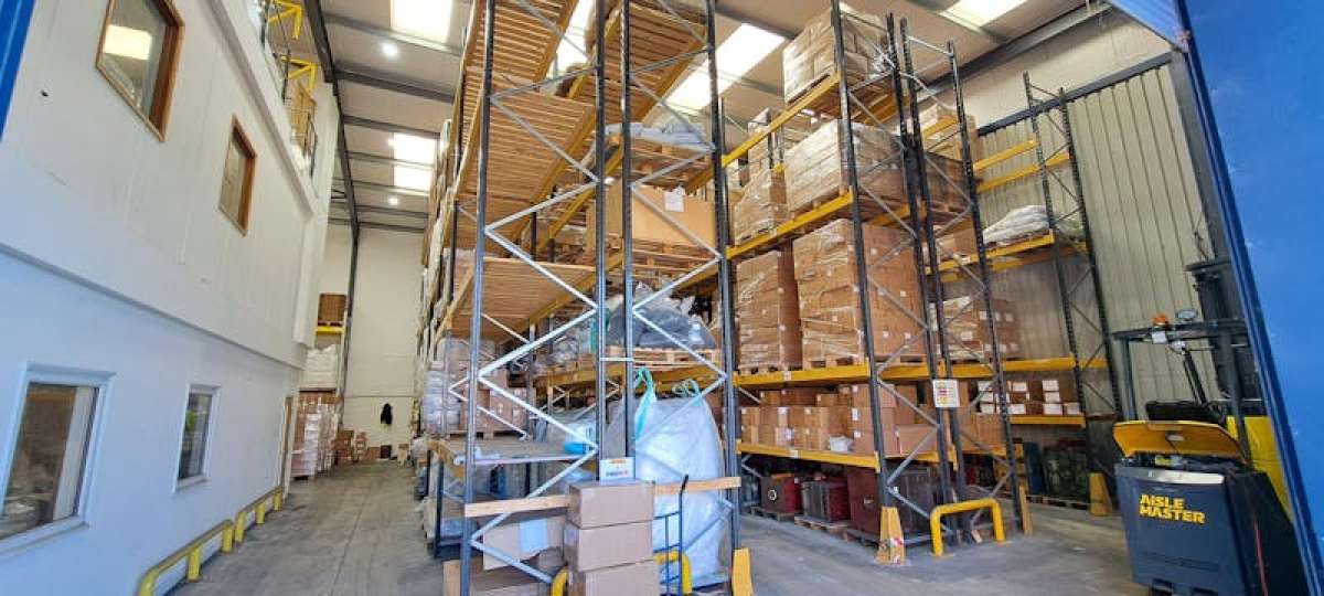 Industrial Unit in Camberley - photo 2