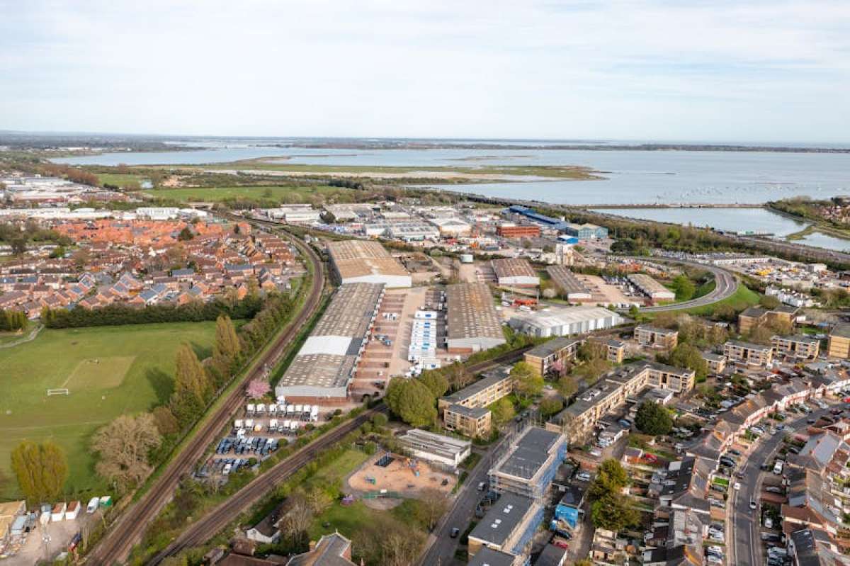Industrial Unit in Portsmouth - photo 2