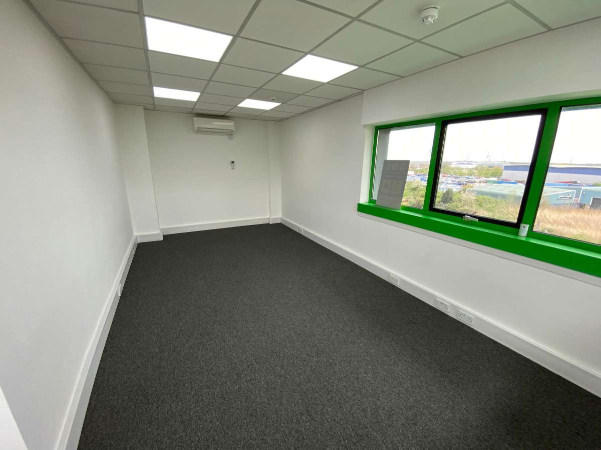 Industrial Unit in Rainham - photo 4