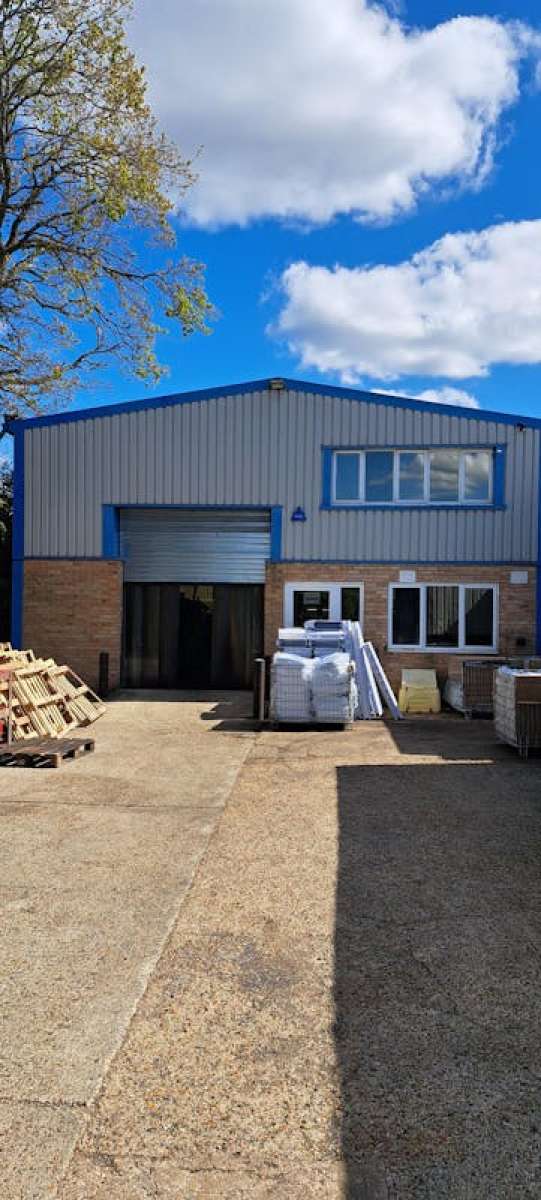 Industrial Unit in Camberley - photo 2