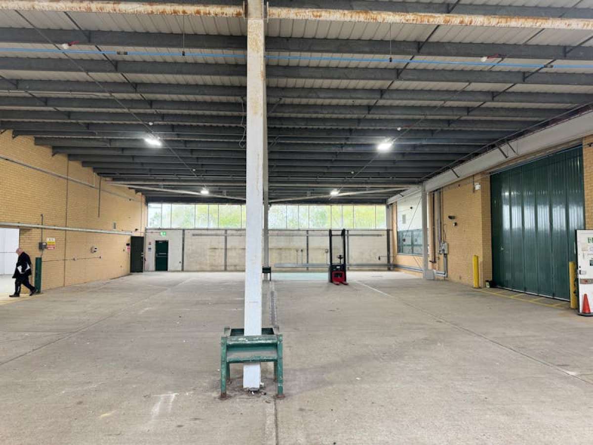 Industrial Unit in Farnborough - photo 3