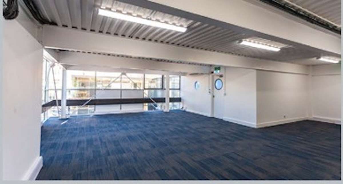 Industrial Unit in London - photo 3