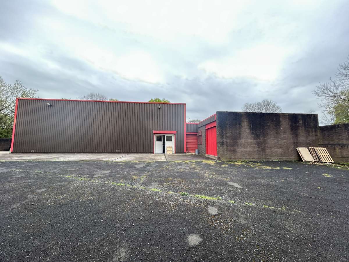 Industrial Unit in Manchester - photo 3