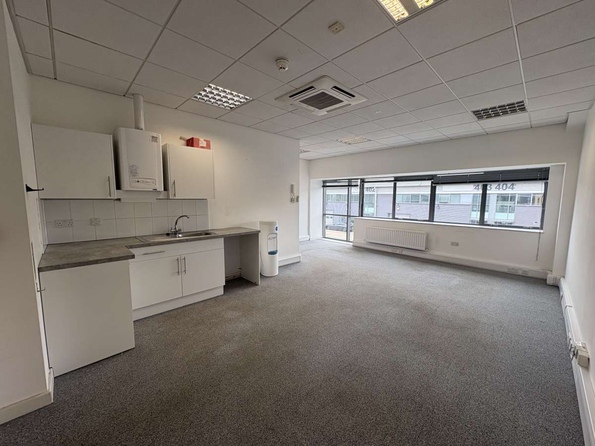 Industrial Unit in Elstree - photo 3