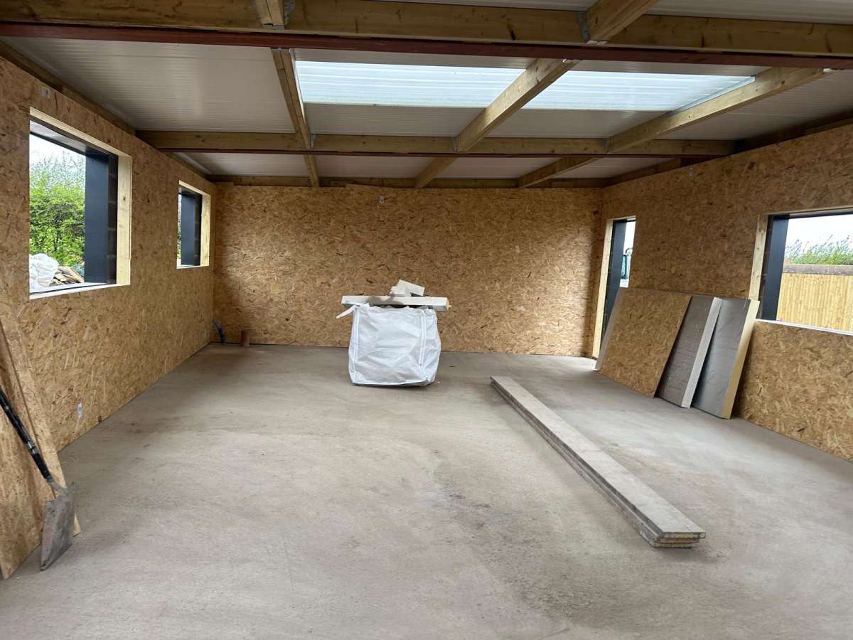 Industrial Unit in Woolverton - photo 2
