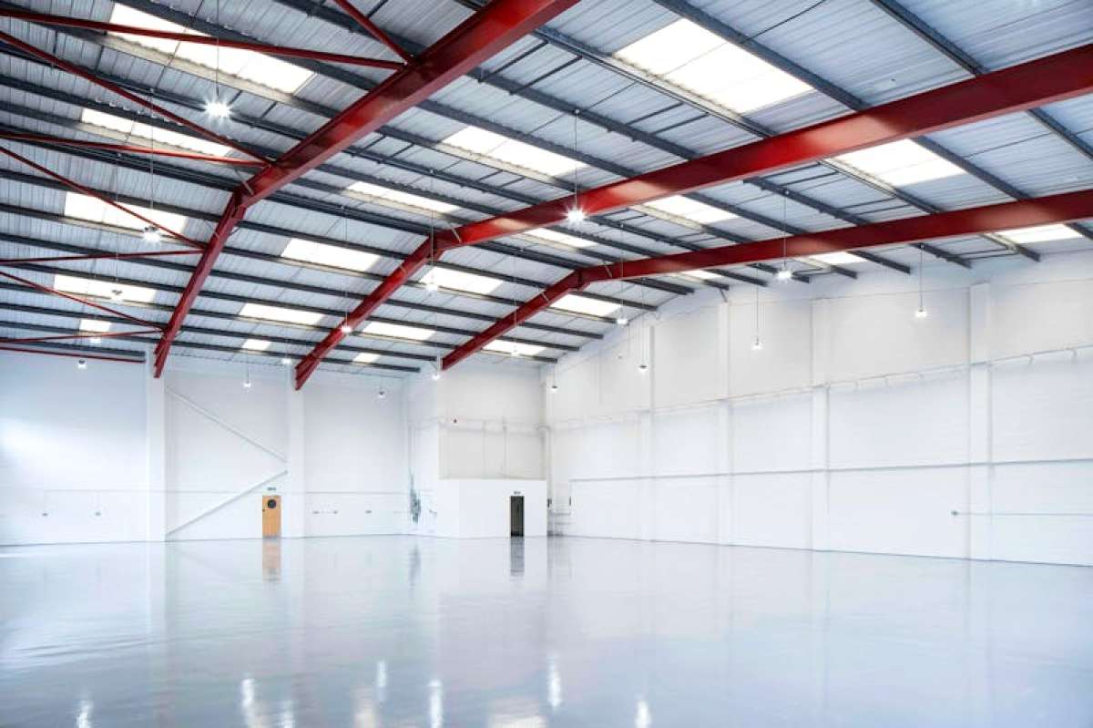 Industrial Unit in Wokingham - photo 2