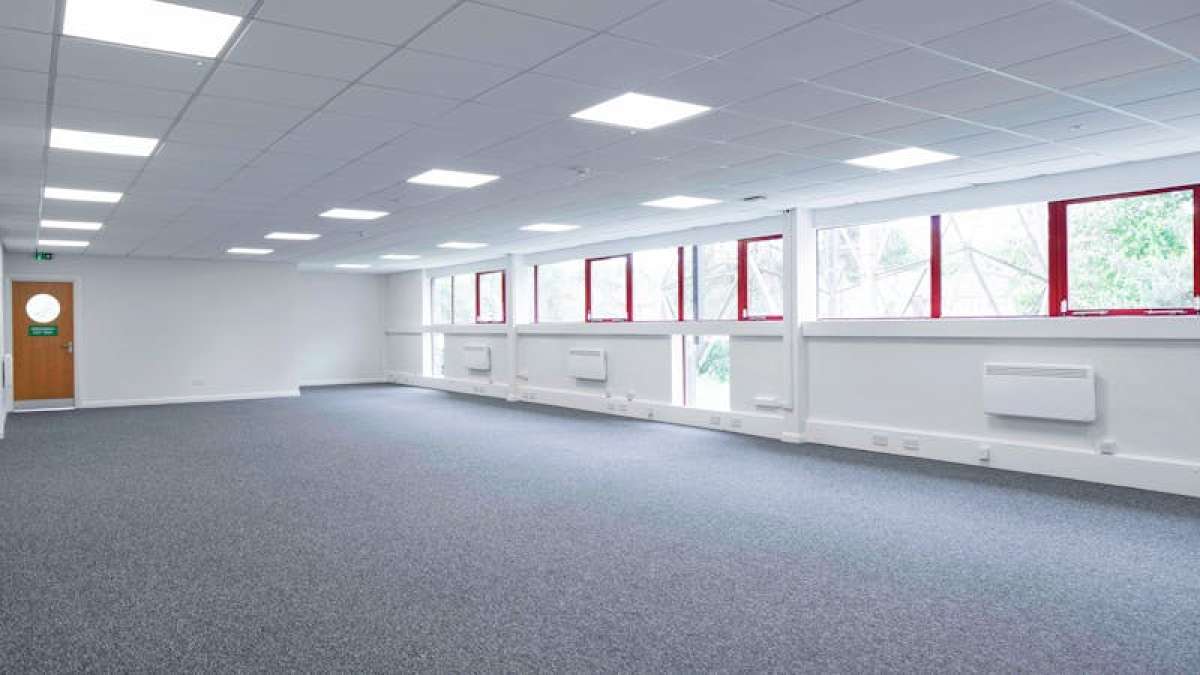 Industrial Unit in Wokingham - photo 4