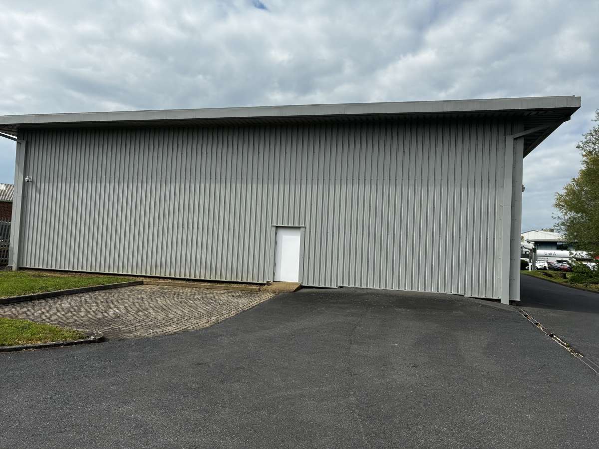 Industrial Unit in Buckingham Road Industrial Estate - photo 2