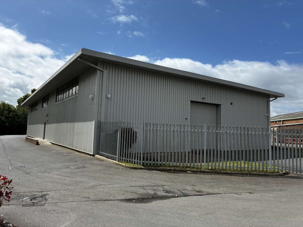 Industrial Unit in Buckingham Road Industrial Estate - photo 4