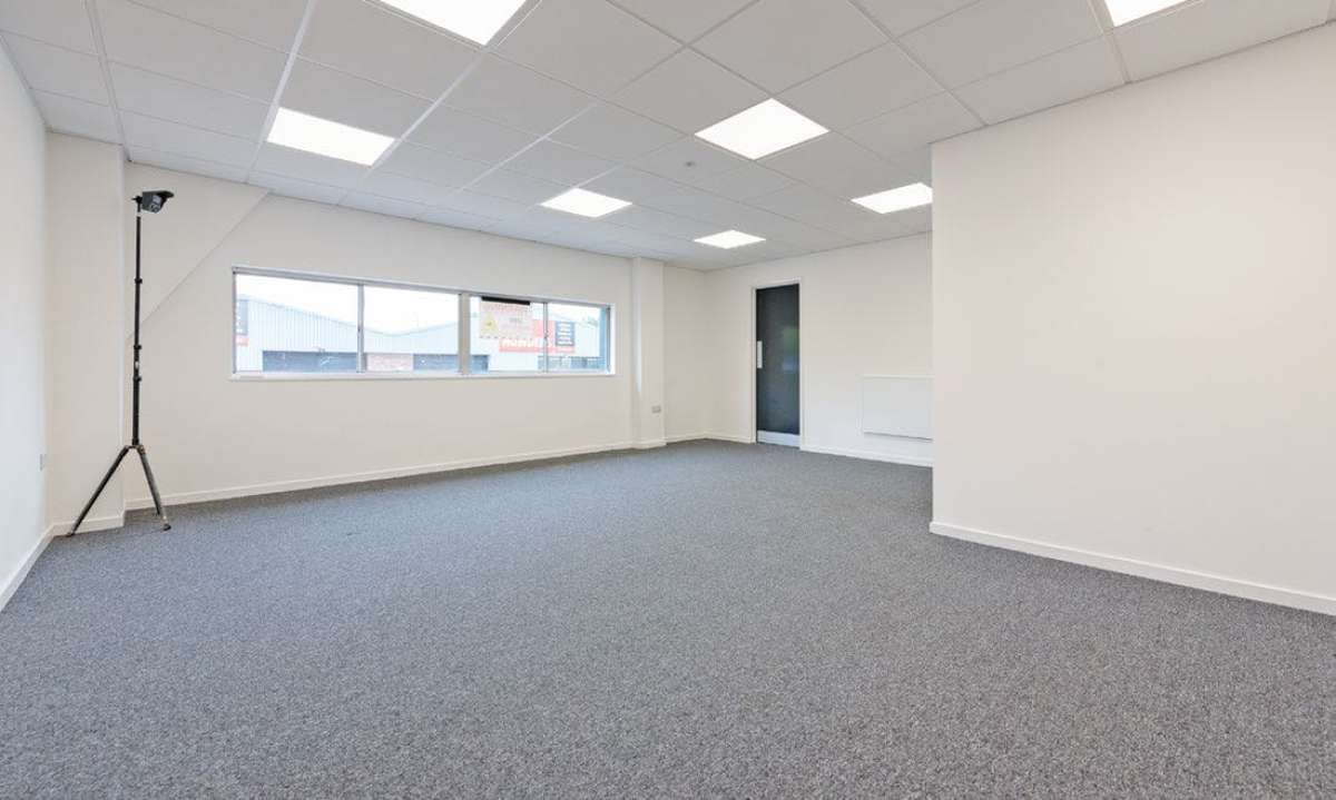 Industrial Unit in London - photo 3