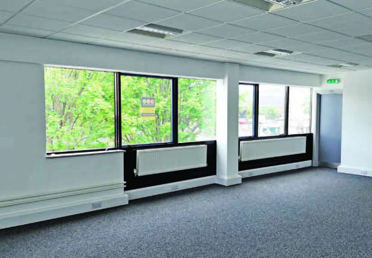 Industrial Unit in Croydon - photo 2