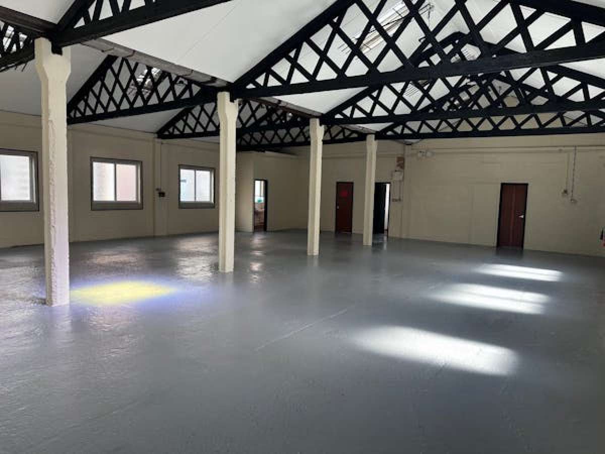 Industrial Unit in Romford - photo 4