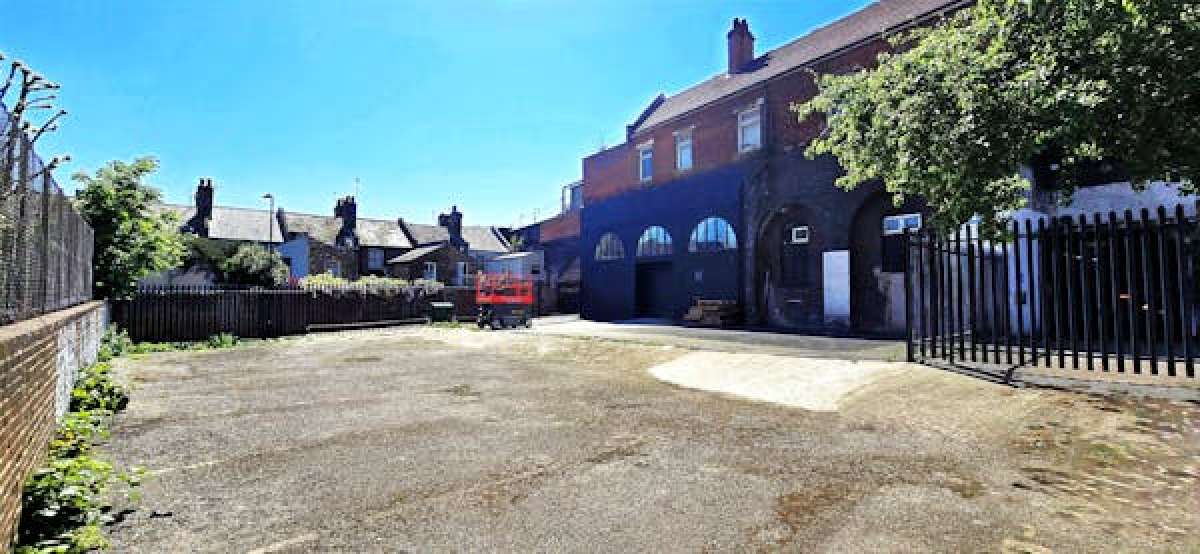 Industrial Unit in London - photo 4
