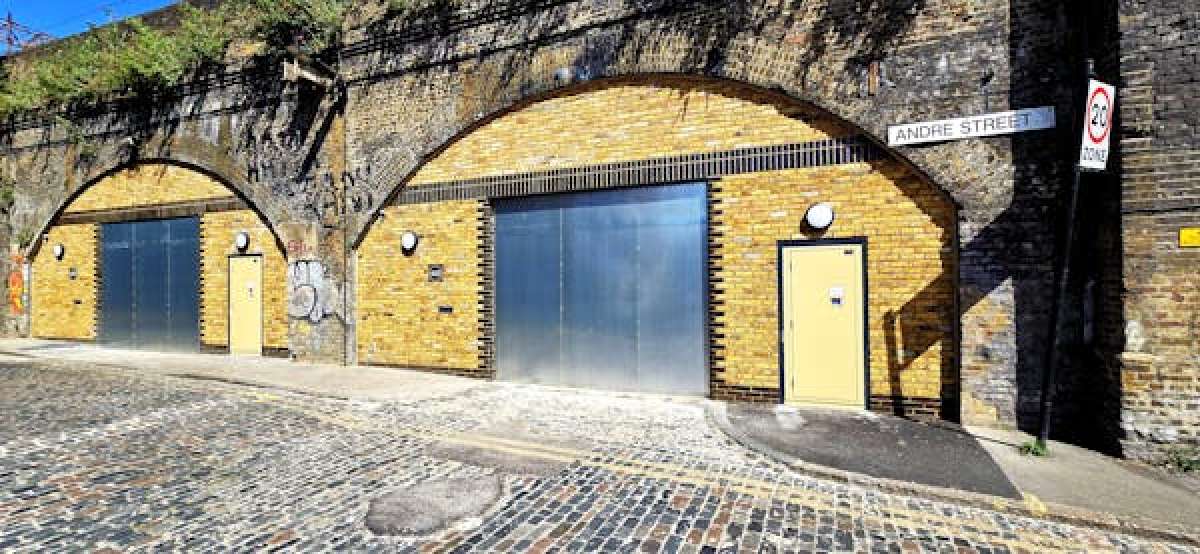 Industrial Unit in London - photo 3