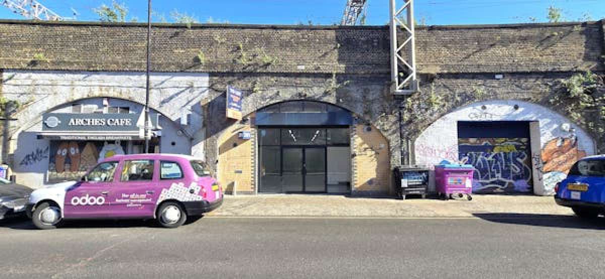 Industrial Unit in London - photo 2