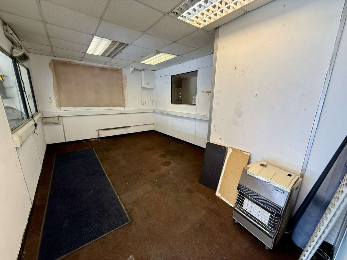 Industrial Unit in Coalville - photo 4