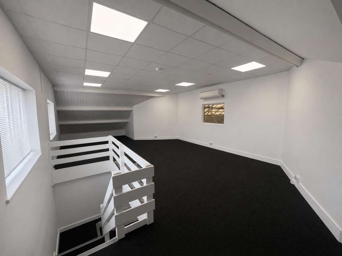 Industrial Unit in Coalville - photo 3