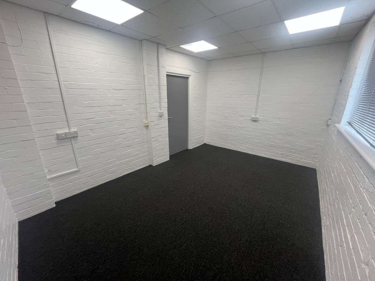 Industrial Unit in Coalville - photo 4
