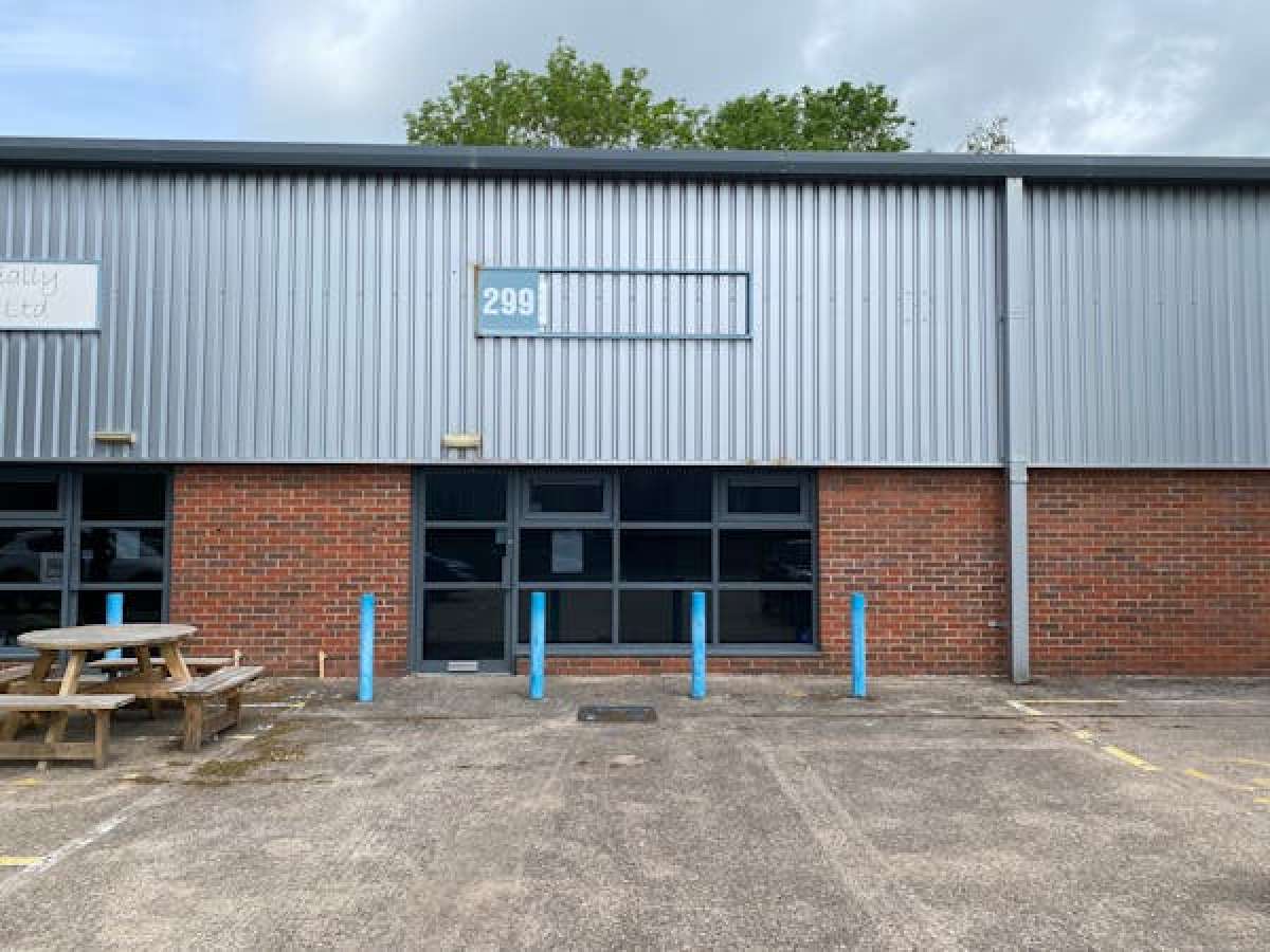 Industrial Unit in Worcester - photo 2