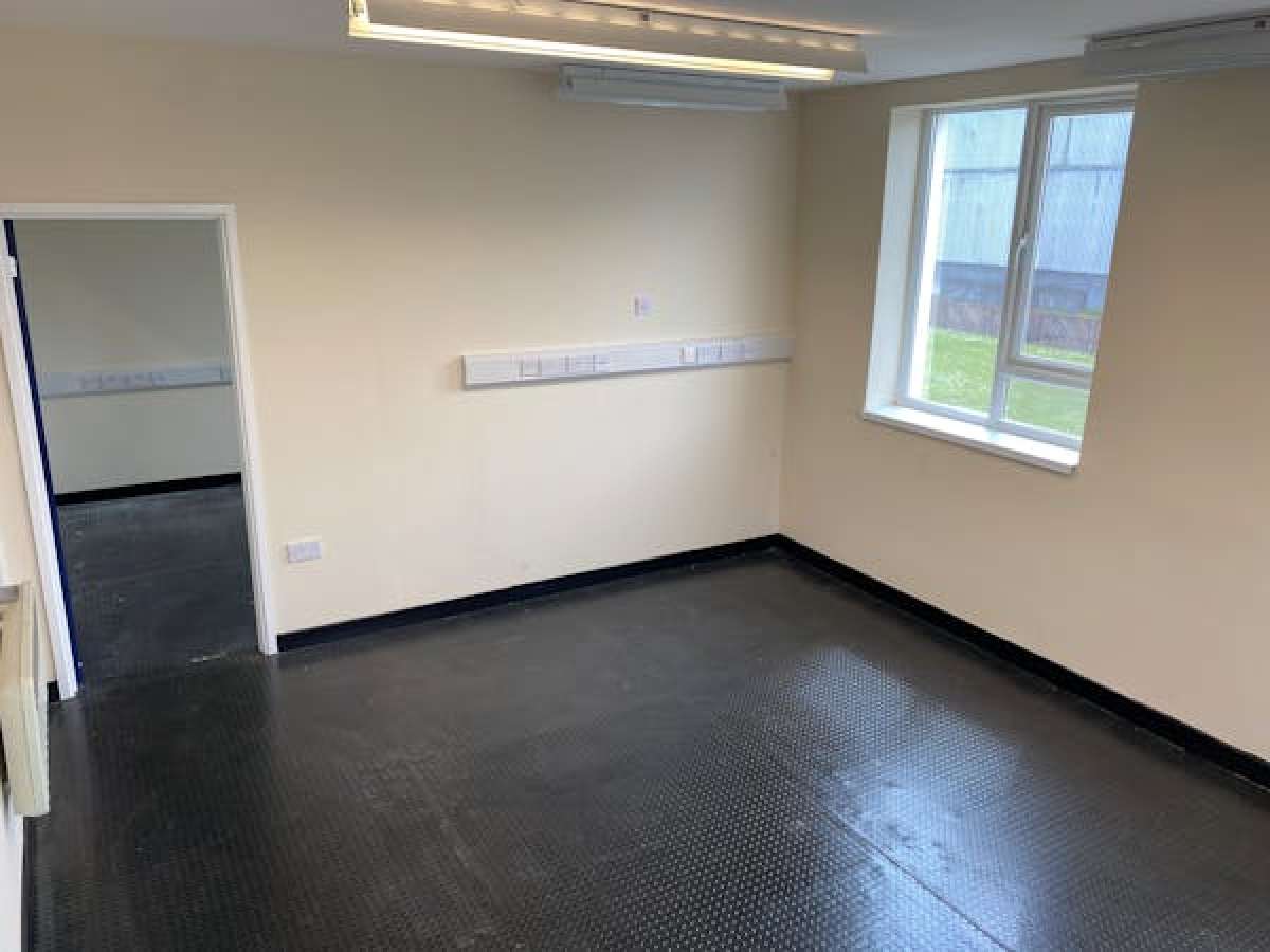 Industrial Unit in Worcester - photo 4