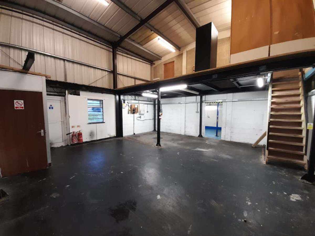 Industrial Unit in Whitchurch - photo 3
