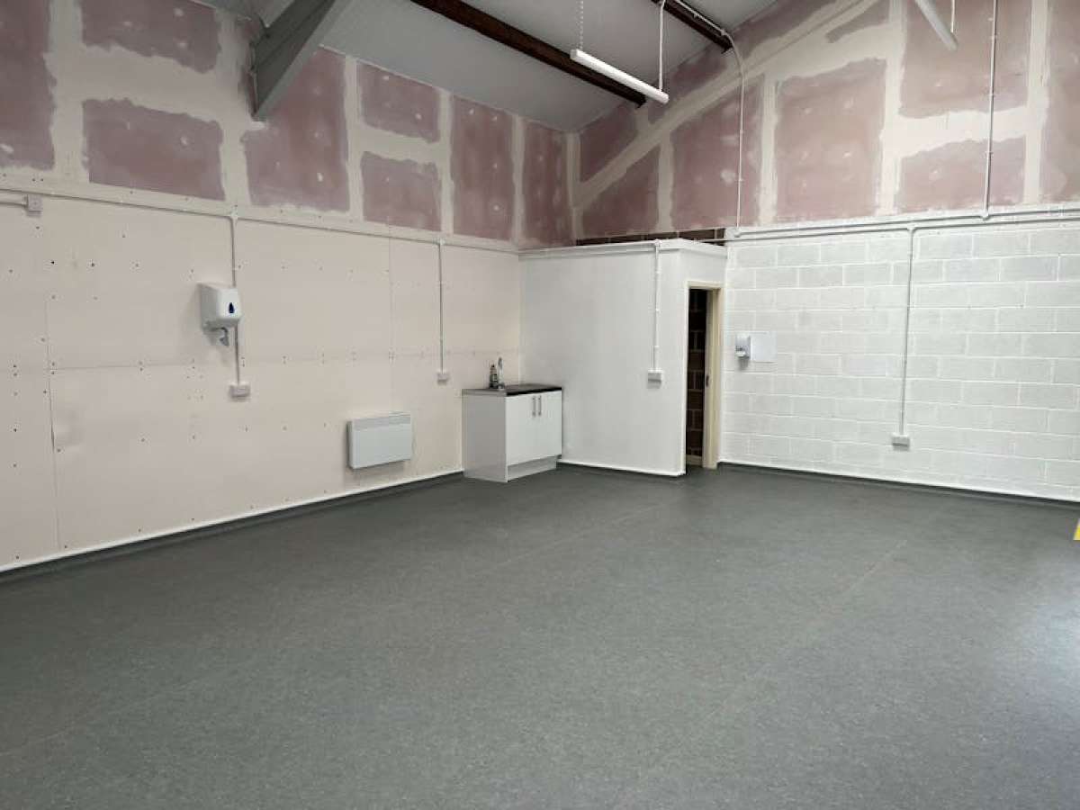 Industrial Unit in Blandford - photo 2